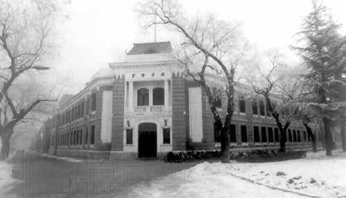 历史上的今天：清华大学建校