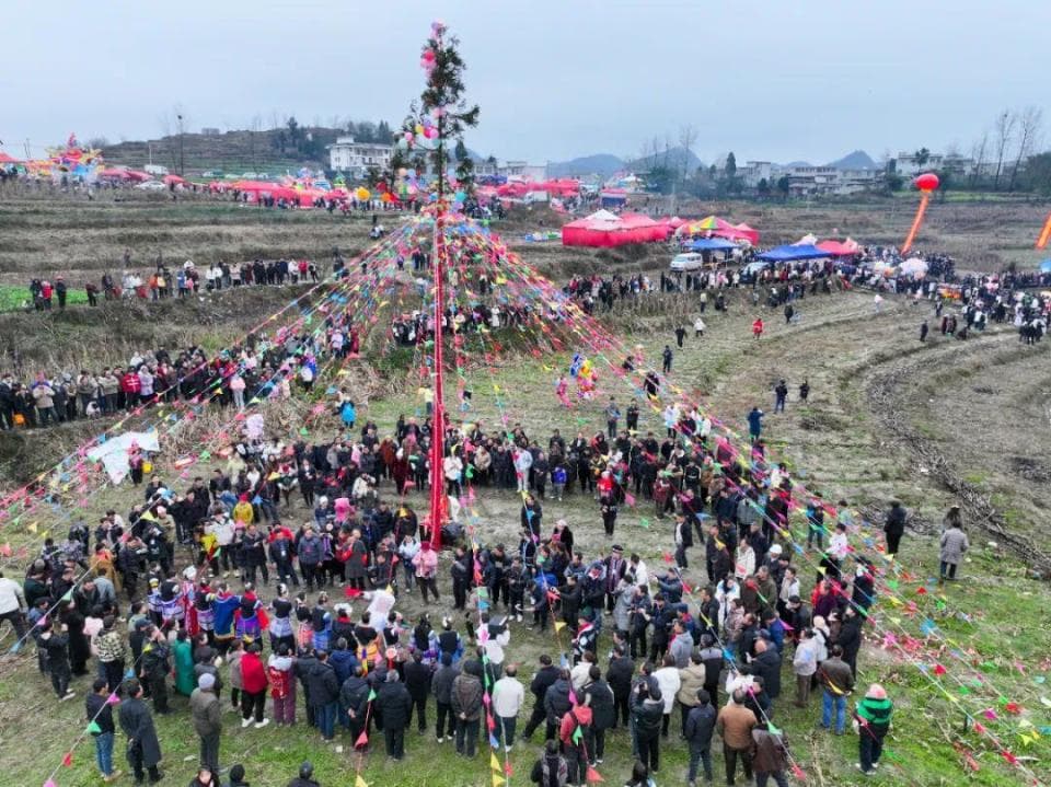 大方县牛场乡苗族跳花节：百年传统绽放民族魅力
