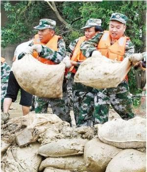 梦见自己被洪水淹了