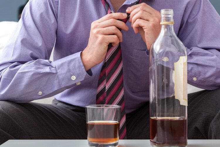 头孢配酒，说走就走！二者隔多久服用才安全？得分情况