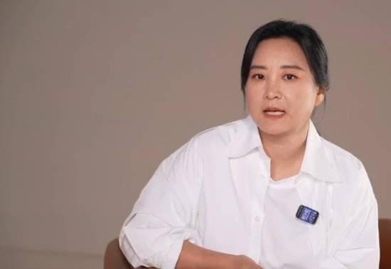 贾玲回应减肥后观众缘变化，真实与美丽的探讨