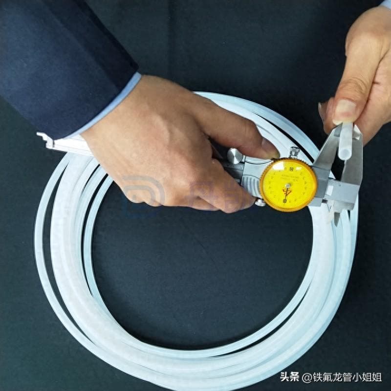 聚四氟乙烯(PTFE)是什么材料？有哪些优点和缺点？应用领域有哪些？