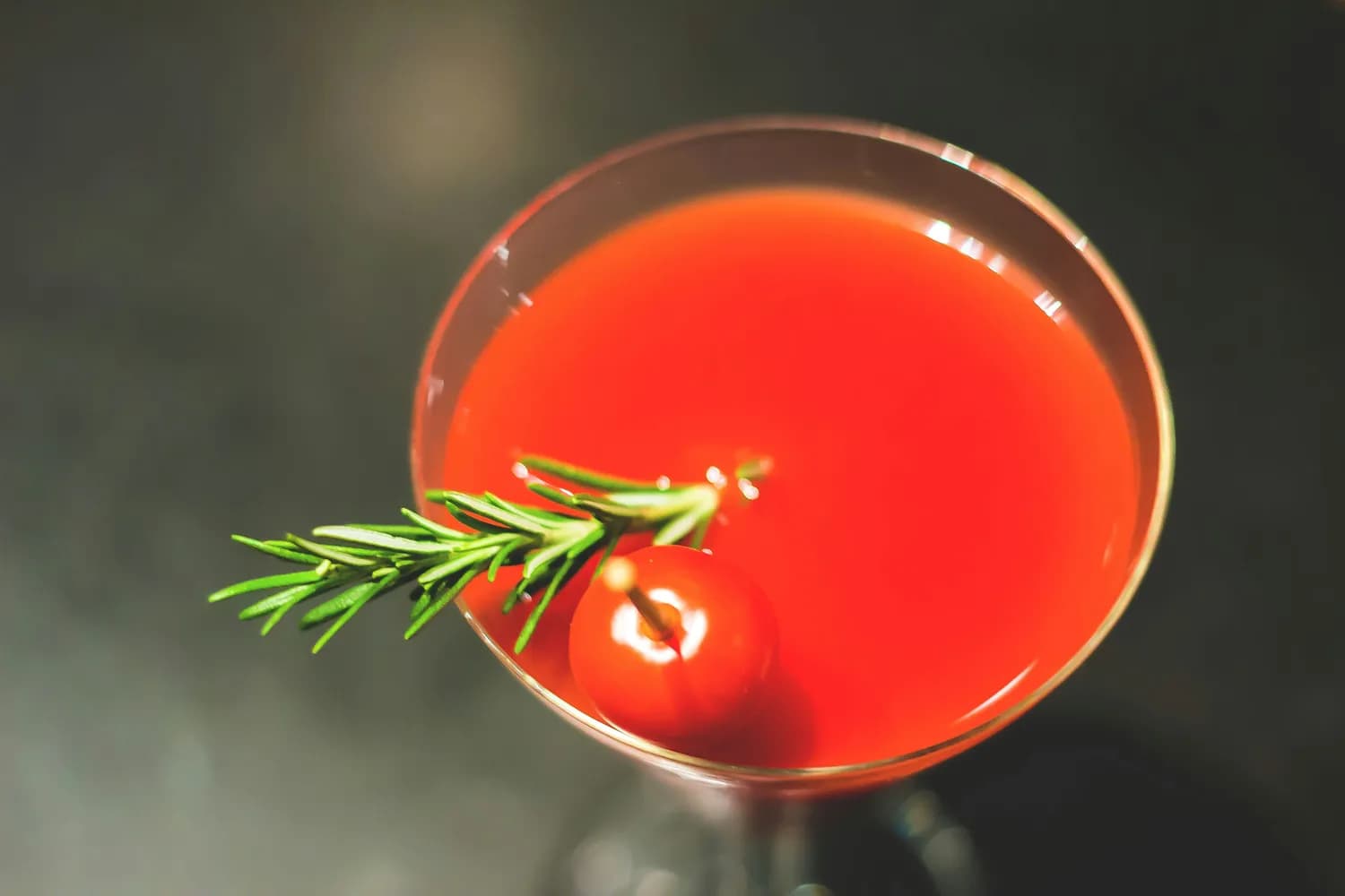 一杯血腥玛丽含10%酒精，最新研究：饮酒无安全量
