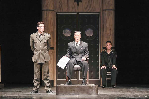 经典《哗变》再"开庭"：一场"坐着把戏演好"的挑战