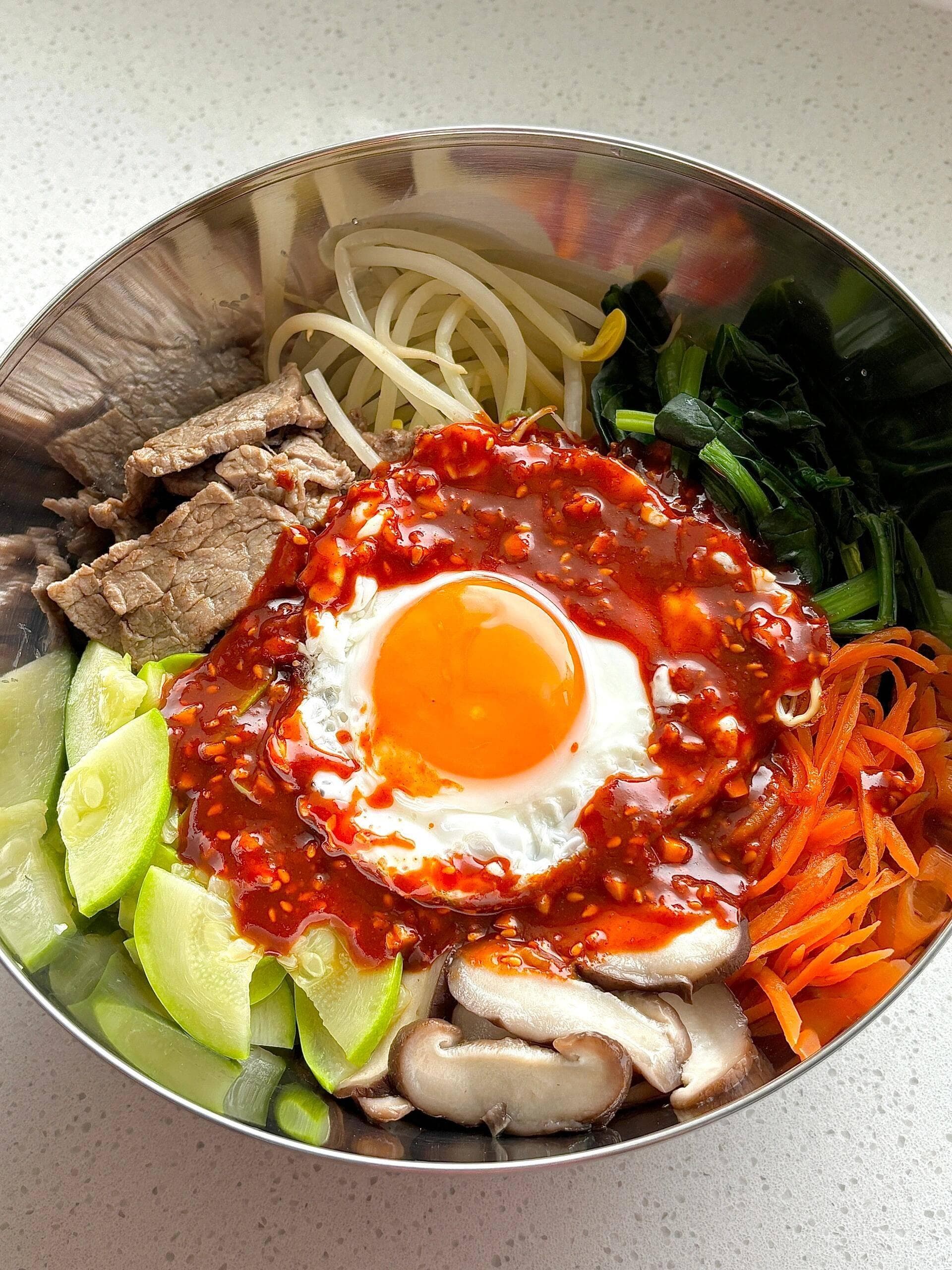 韩式特色拌饭：一道色香味俱全的美食