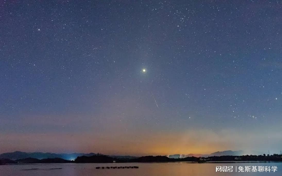 夜晚西方出现一颗耀眼亮星，金星为什么非常明亮？