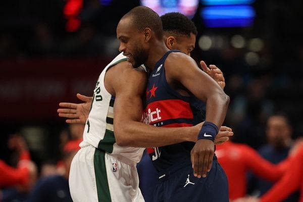 NBA旧将重逢：米德尔顿首战老东家，字母哥坦言“好寂寞”