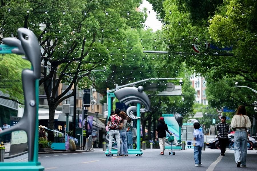 用AI“复活”8位伟人，来一场跨时空对话