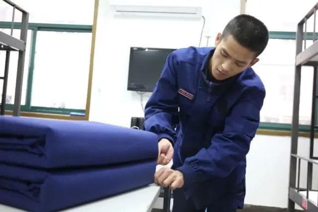 从白天到黑夜，带你看新消防员的一天是怎样度过的