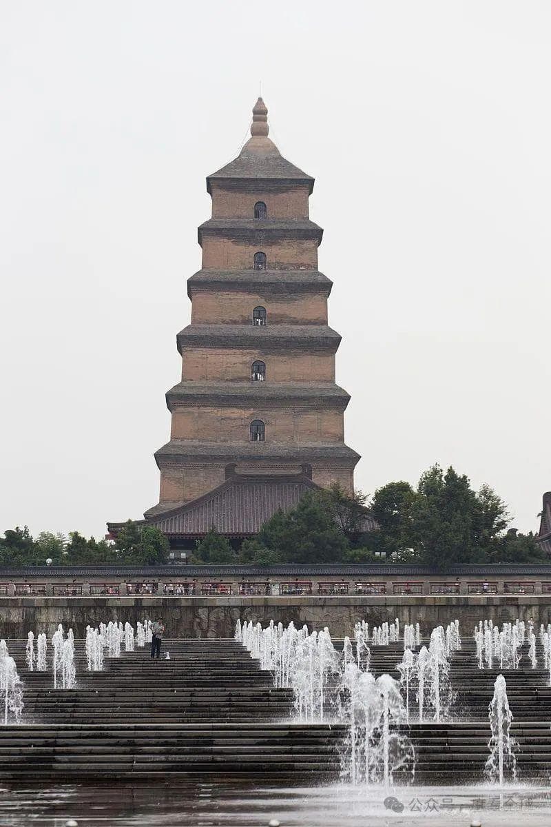 西安大雁塔：1372年历史见证者，承载着厚重的文化底蕴