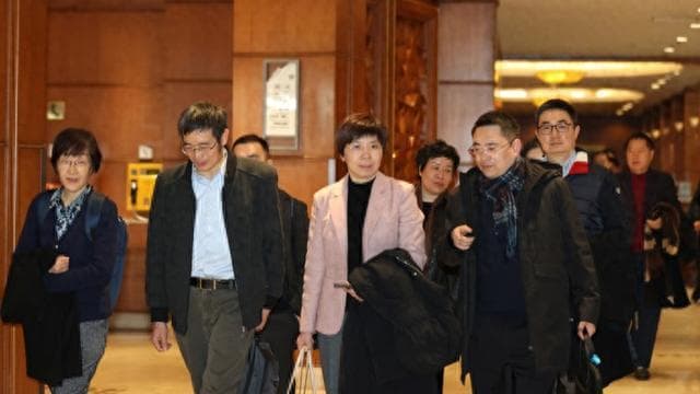 在沪全国政协委员启程赴京，委员们都关心哪些议题