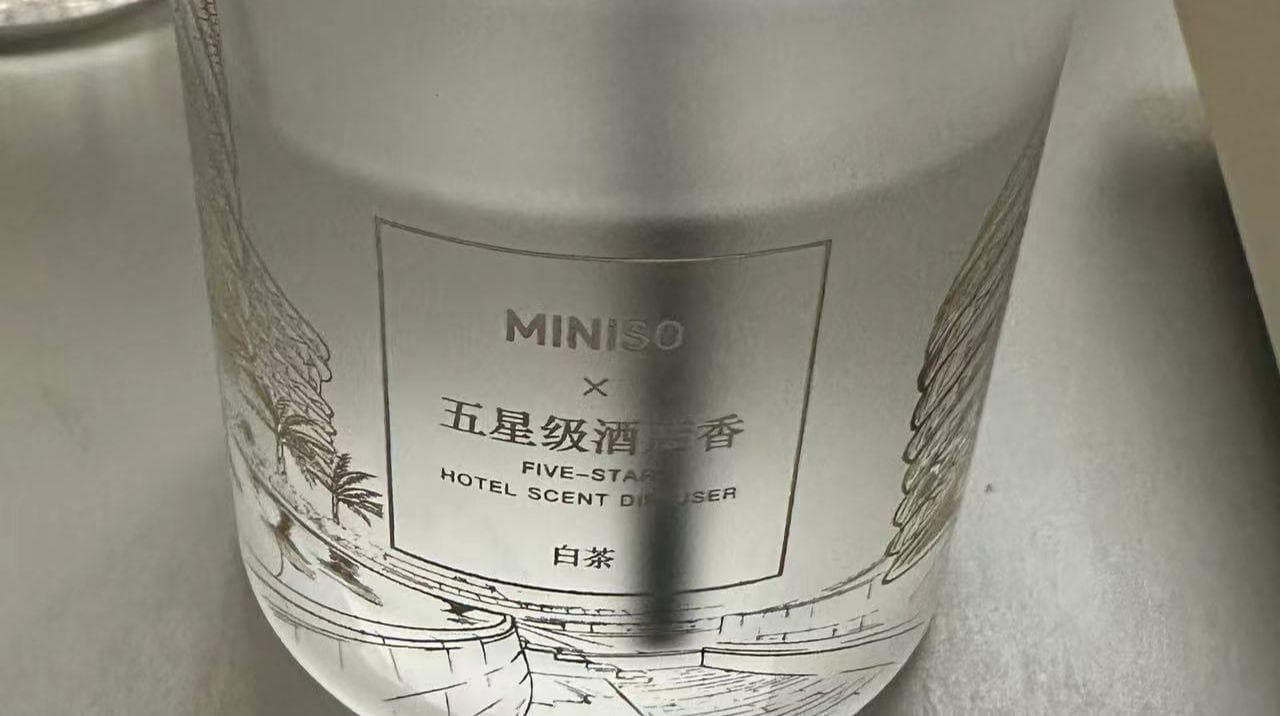 用保鲜膜改造香薰瓶口，让香气持久又均匀