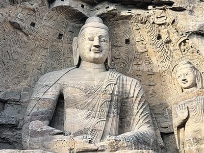 云冈石窟：长城边塞的佛教文化圣地