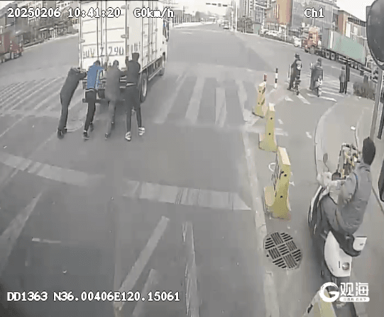 帮推车、“搭把手”……青岛这些“热心肠”做的好事藏不住了！