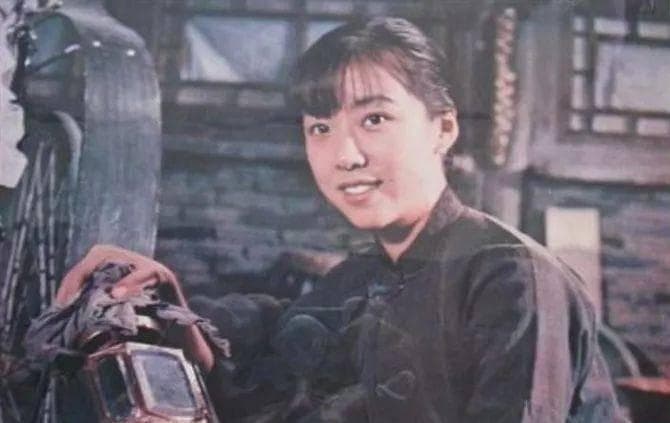 重读老舍《骆驼祥子》：小福子命运为何悲惨，女人应先学会爱自己