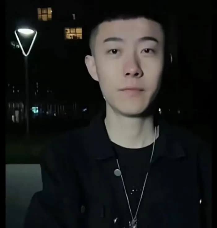 精神小伙秋招:底薪7000，朝十晚四，还缴社保
