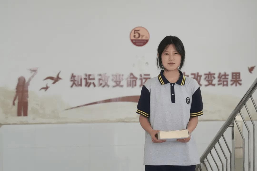 中专生姜萍：服装设计与高等数学的双重奏
