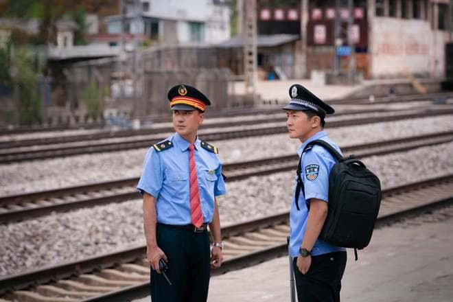 陈数颠覆形象演绎疲惫母亲，展现当代女性生存困境