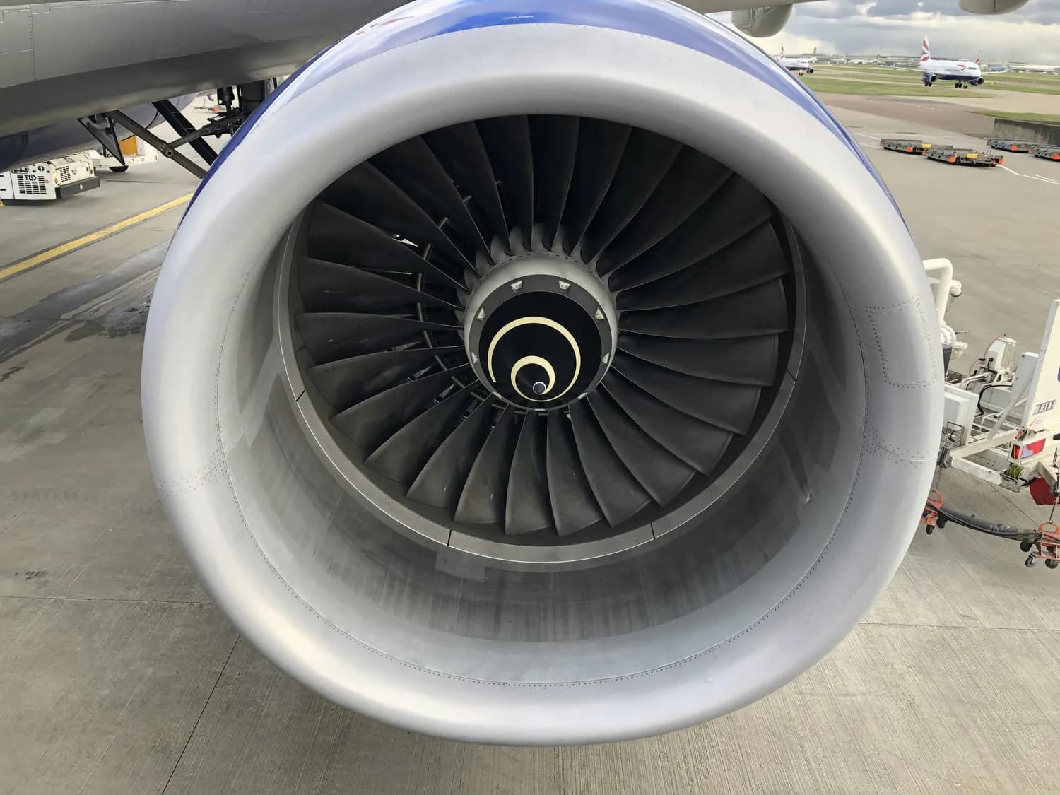 揭秘空客A380起飞黑科技：首都机场的秘密武器！