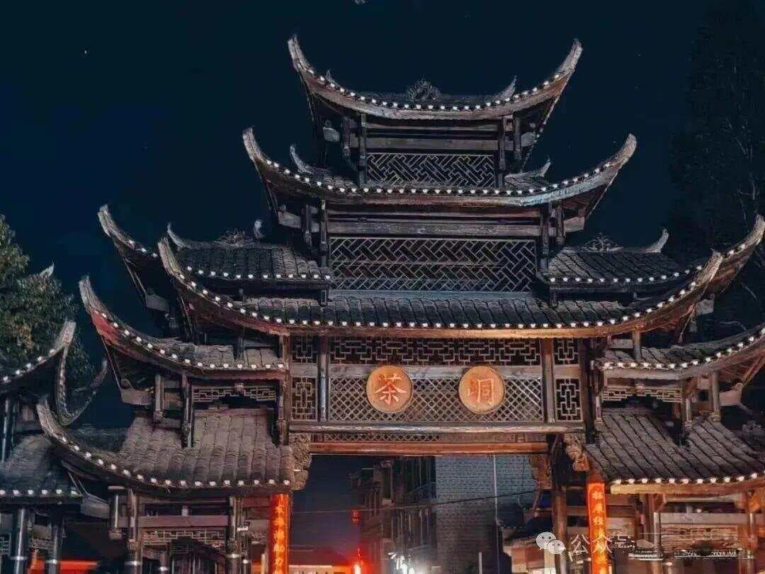 茶峒古镇：一脚踏三省，探寻湘西的历史与风情画卷