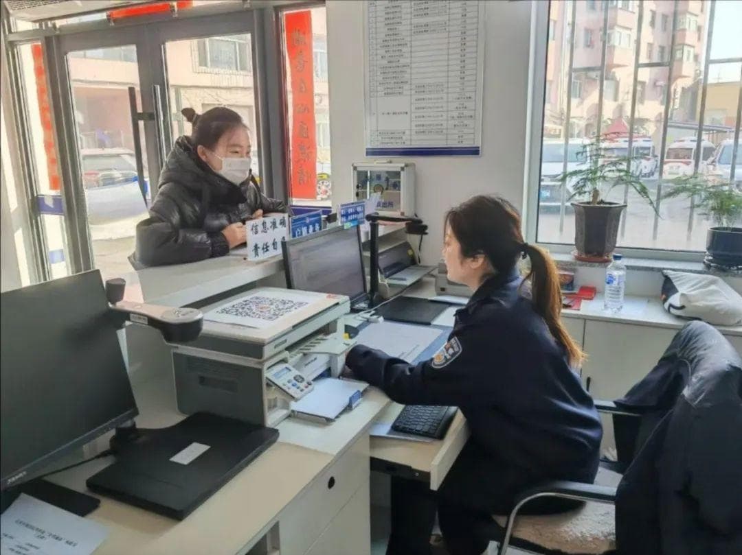 绽放在户籍窗口的“全能之花”：记蛟河市公安局长安派出所户籍民警李晓红