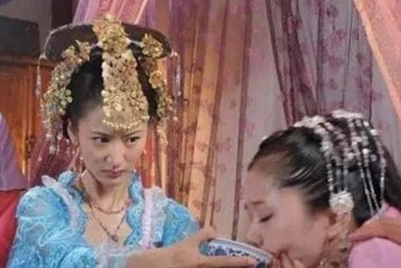 古代是如何陪葬的，为什么要让活人去陪葬呢？鲜花为你解析