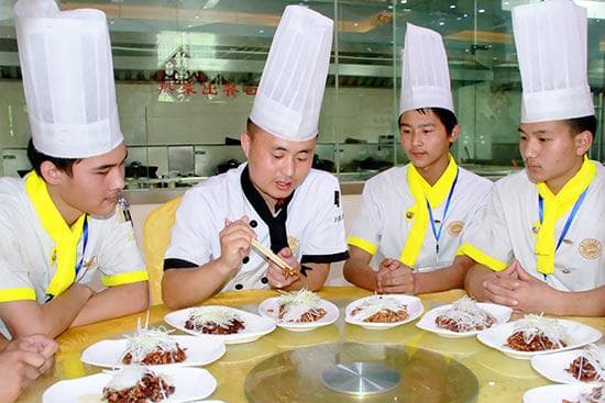 春节临近，12道吉祥菜让年夜饭既传统又新潮