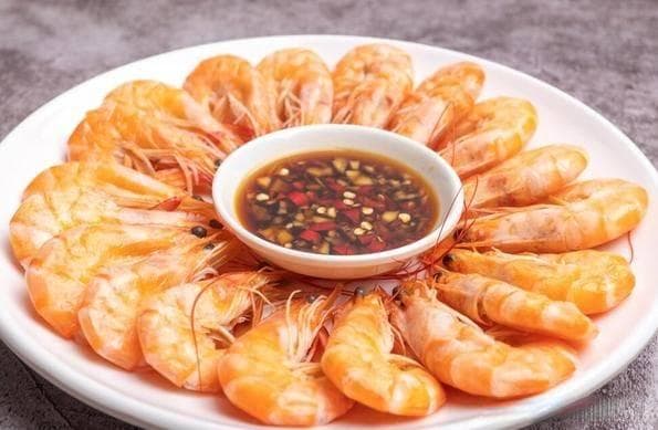 水煮虾怎么做最嫩？老渔民教你两招煮出Q弹虾肉