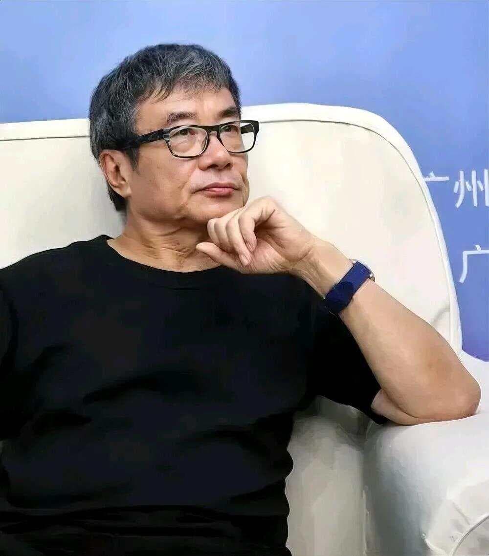 人生有三次成长：从自我中心到无能为力，再到尽力争取