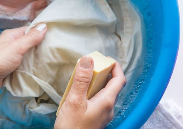 枕头怎么洗？7种枕头清洗保养技巧，远离污渍发霉黄斑
