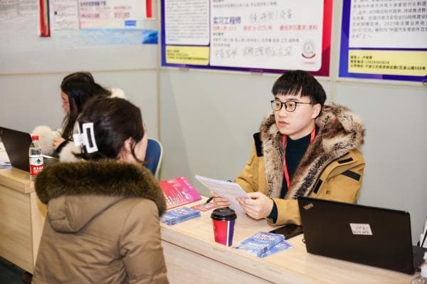 高中学历却工资破万 他们凭啥取得高薪
