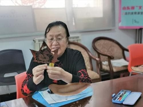叶为纸刀为笔，济南叶雕非遗代表性传承人7年间创作上千件作品