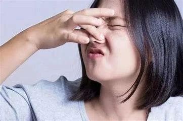 神经性脚臭：紧张情绪下的隐秘困扰与影响