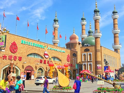 新疆国际大巴扎：乌鲁木齐必游的民族风情市场与购物天堂