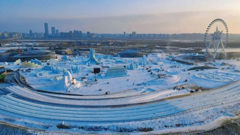 天泽冰雪大世界：哈尔滨冬季的梦幻冰雪奇观