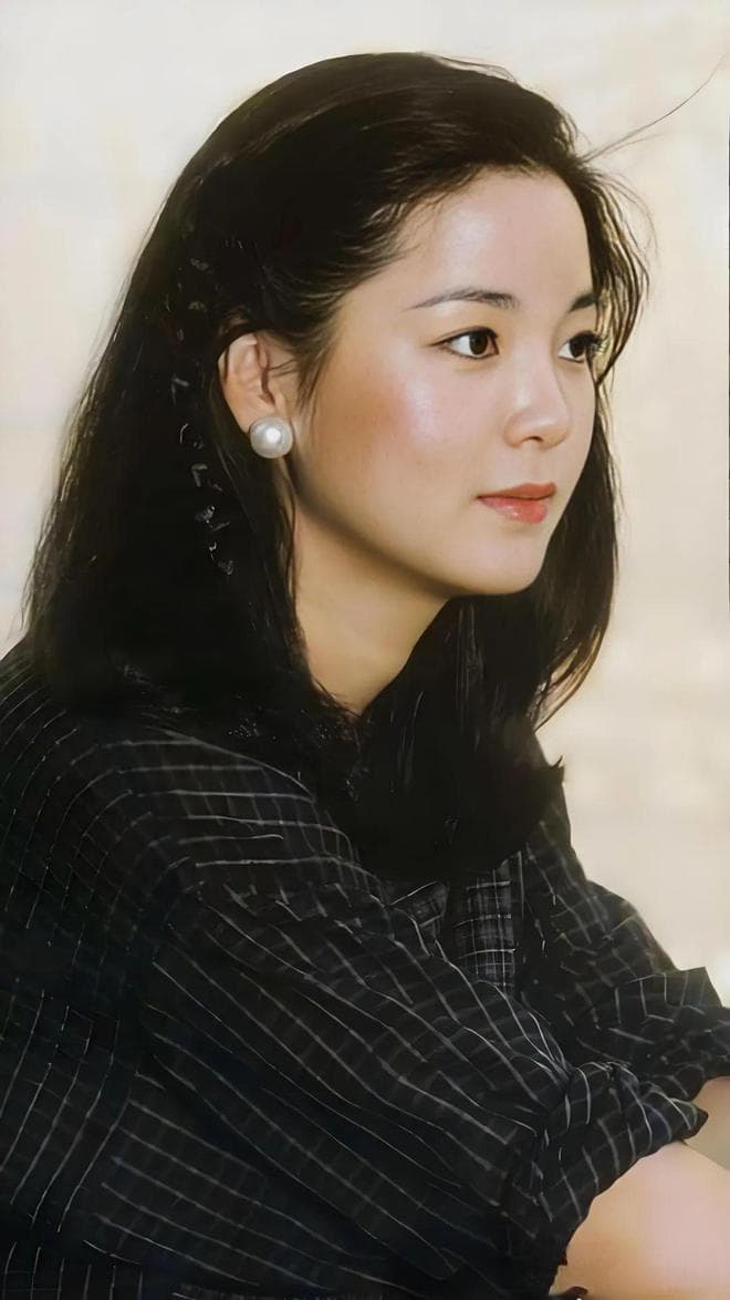 邓丽君〈人面桃花〉：歌中情，岁月叹