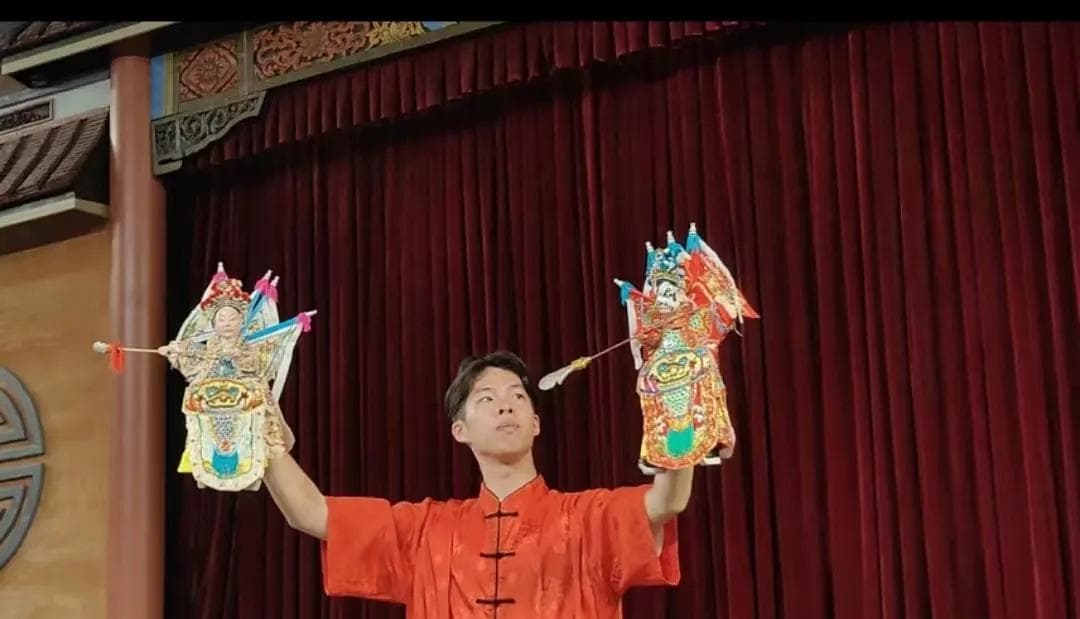 古韵重现探索非遗木偶戏的魅力 | 体验篇：一口说尽千古事，十指舞出百万兵