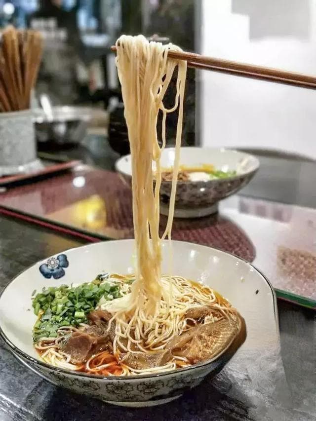 重庆小面制作详解｜调料配方、臊子炒制、熬汤秘笈……多方面解析！