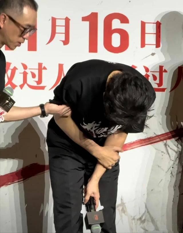 黄晓明新片遇冷，首映礼鞠躬道歉能否挽回口碑？