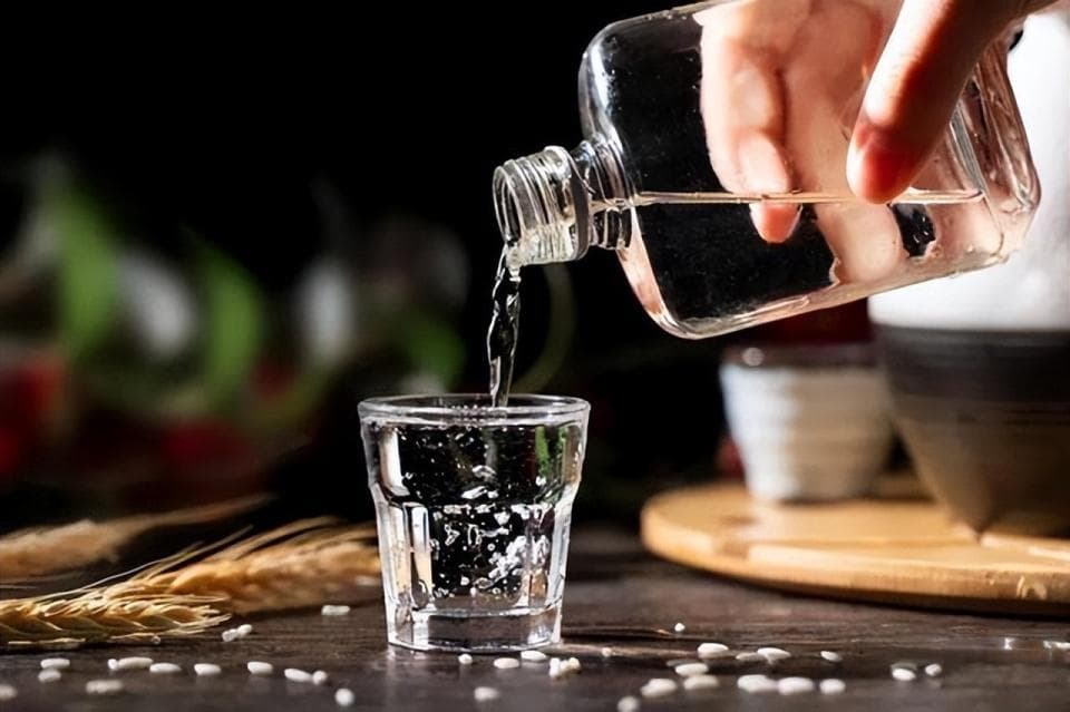 喝啤酒还是喝白酒，哪种对身体更好？
