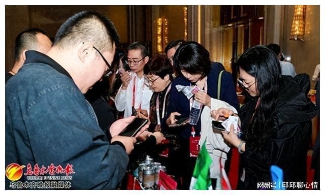 浙江、新疆携手共谋发展 33个招商引资项目现场签约