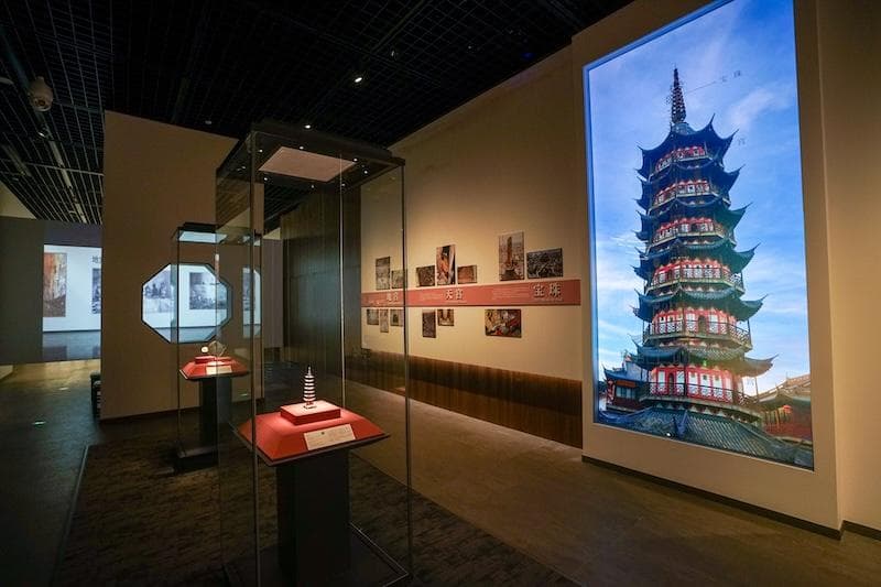 上海最高古塔里藏着哪些文物？上博展“宝塔乾坤”