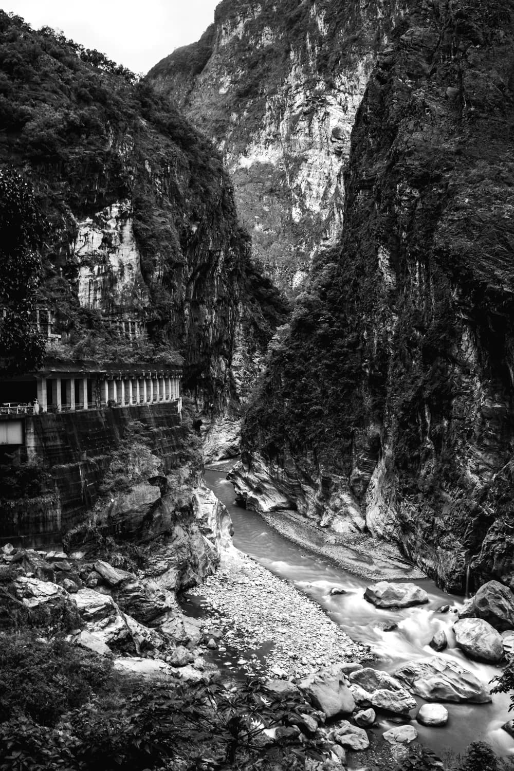 广元明月峡：古栈道探秘之旅