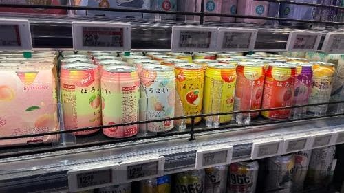 “微醺”市场扩容 低度酒如何成为年轻人“新宠”