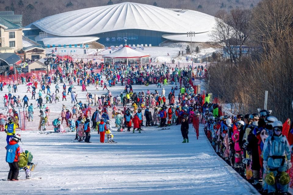 多部门出实招助力冰雪经济 为更多人参与冰雪运动提供更多便利
