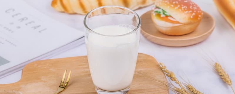 牛奶和菠萝一起吃会中毒吗