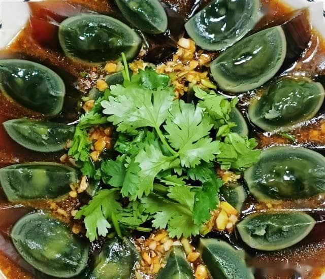 皮蛋美食全攻略：从凉拌到热炒，6种做法让你爱上这道传统美味