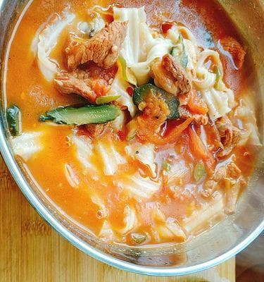 一碗暖心肉丝面：15步做出家常美味