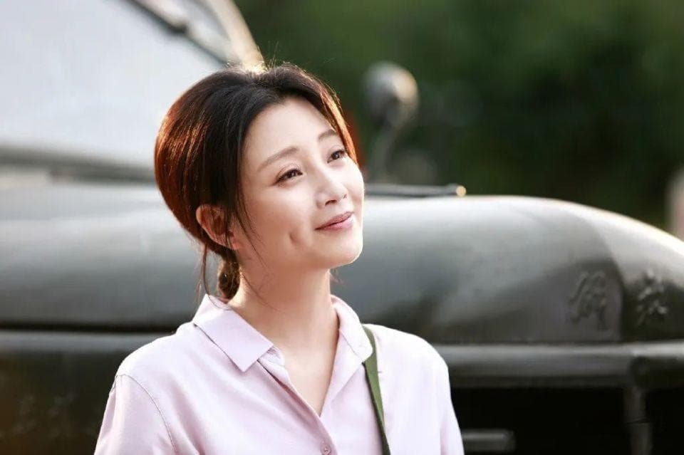 殷桃为《你迟到的许多年》减重20斤，演绎军中女神莫莉