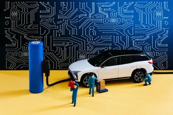 比亚迪、一汽宣布2027年批量装车，全固态电池应用加速落地